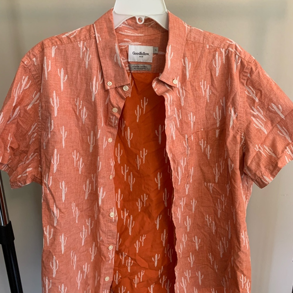 📣‼️ 5 for $50 📣‼️ Goodfellow & Co Men's Coral Cactus Pattern Shirt